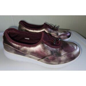 * CUSHION WALK Gold Wine Print Slip On Comfort Short Ladies Size 8 Memory Foam